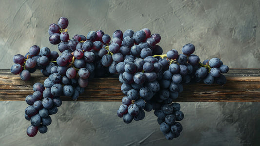 corvina-grapes-on-a-wooden-shelf